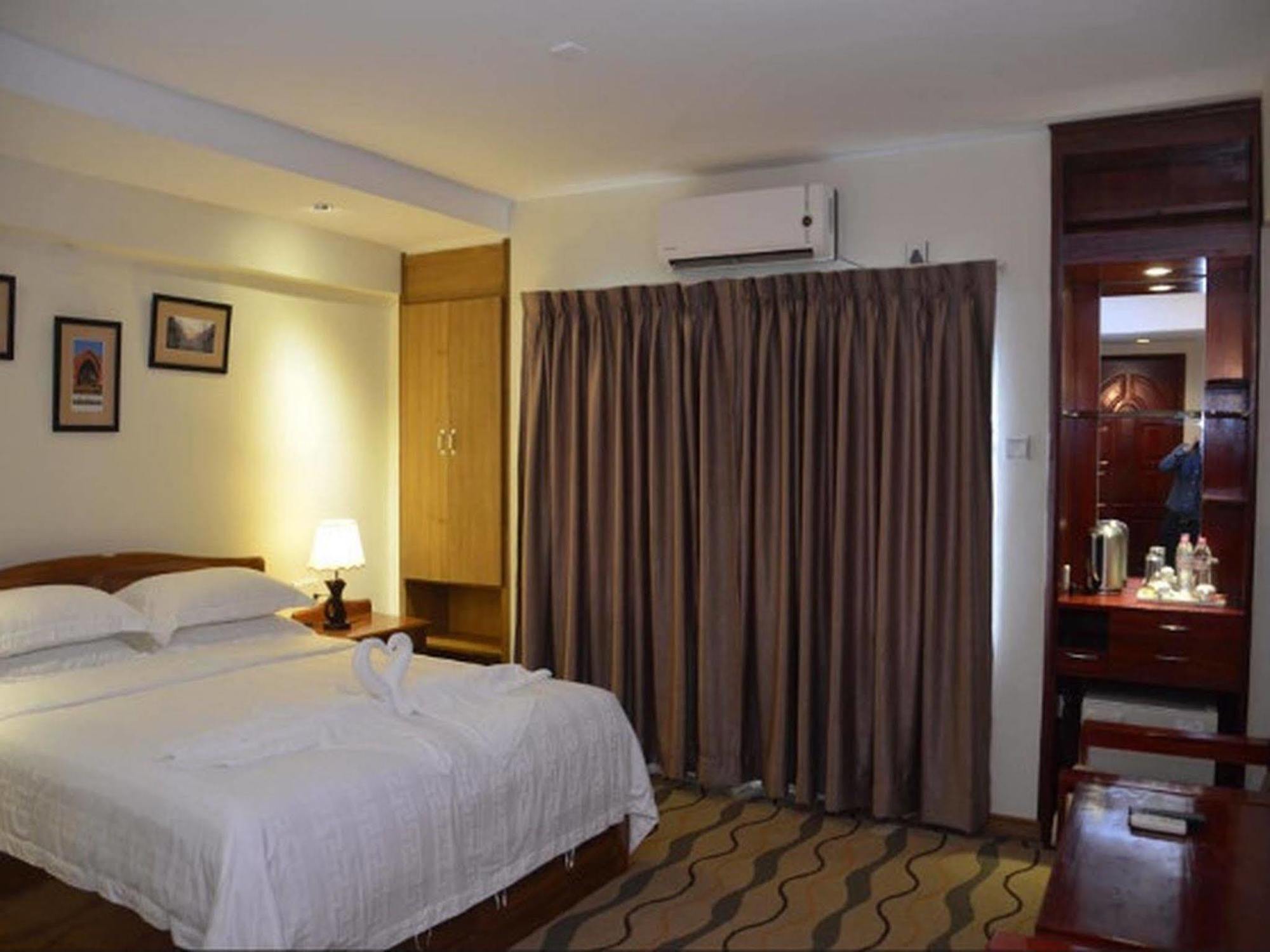 City Star Hotel Yangon Esterno foto