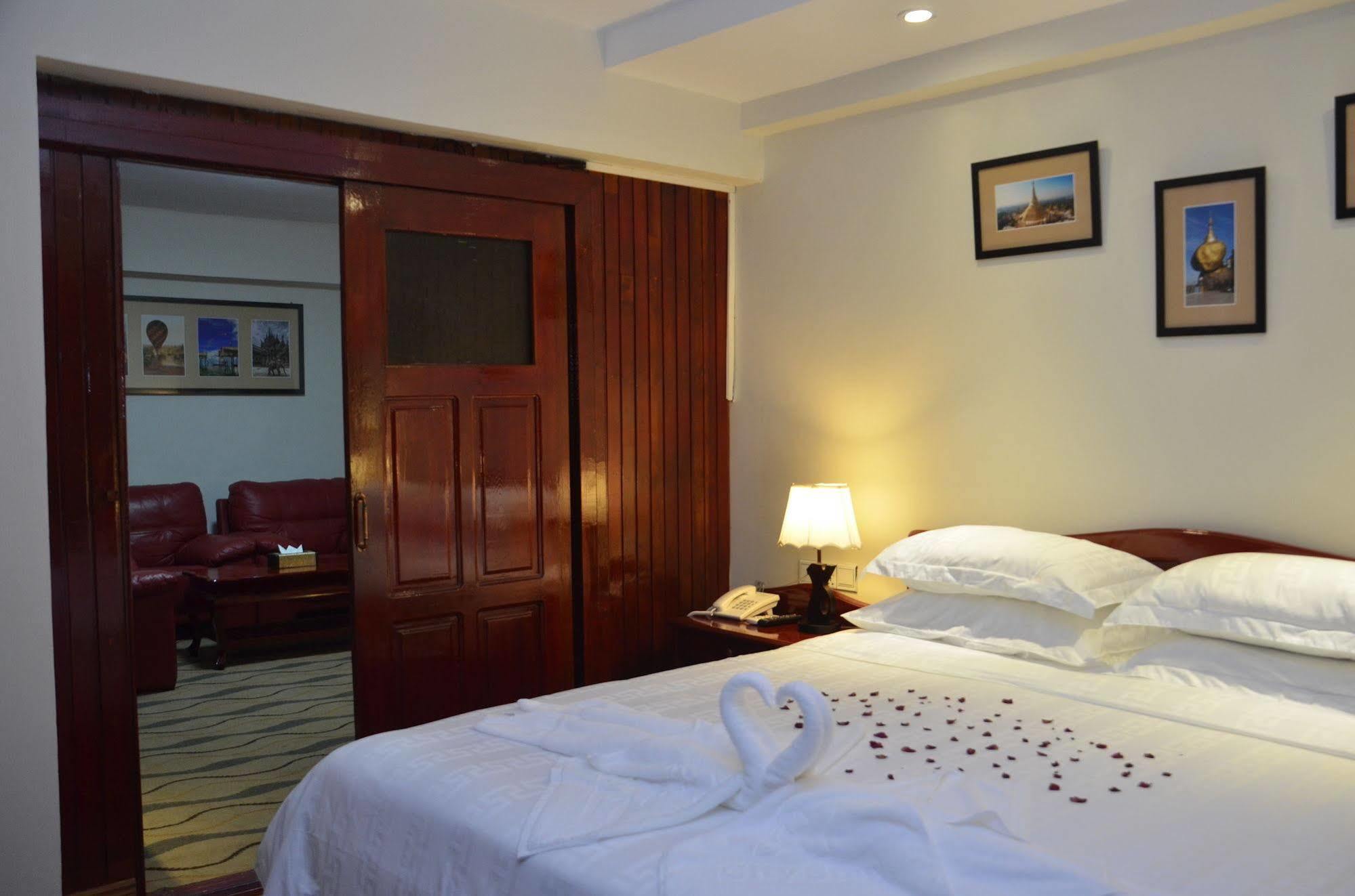 City Star Hotel Yangon Esterno foto
